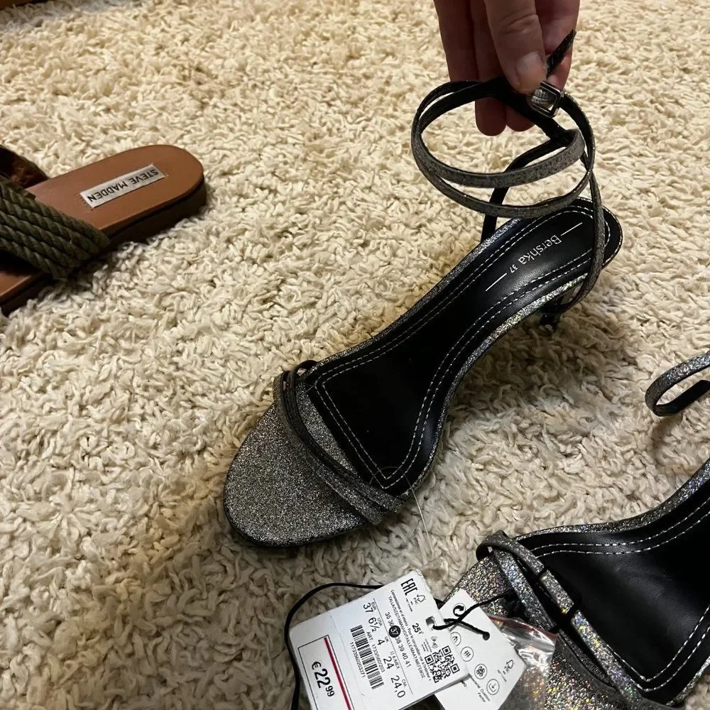 NWOT Berksha silver sparkle heel size 37